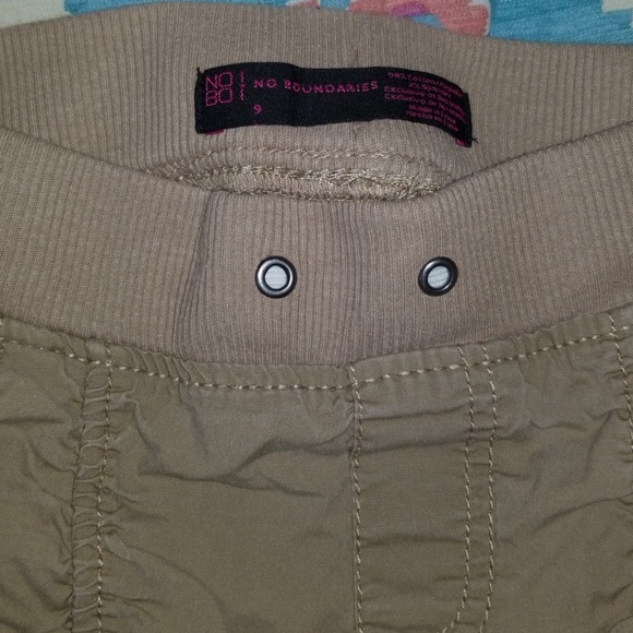Khaki shorts - Picture 4 of 4